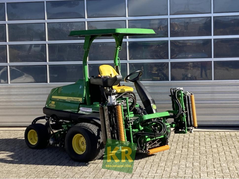 John Deere 8700A Fairway maaier
